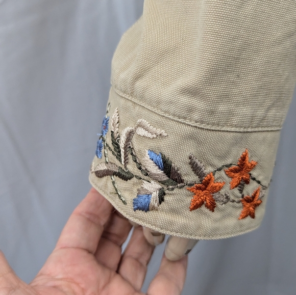 Lauren Ralph Lauren with Floral Embroidered Lapel, Cuffs and Back Size Large - Picture 4 of 8